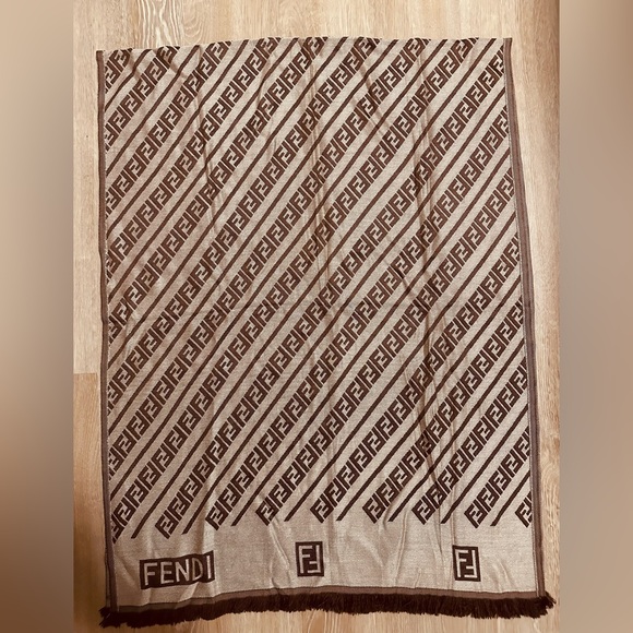 Fd Patterned Silk Cashmere Double Sided Shawl black& white - Picture 3 of 3